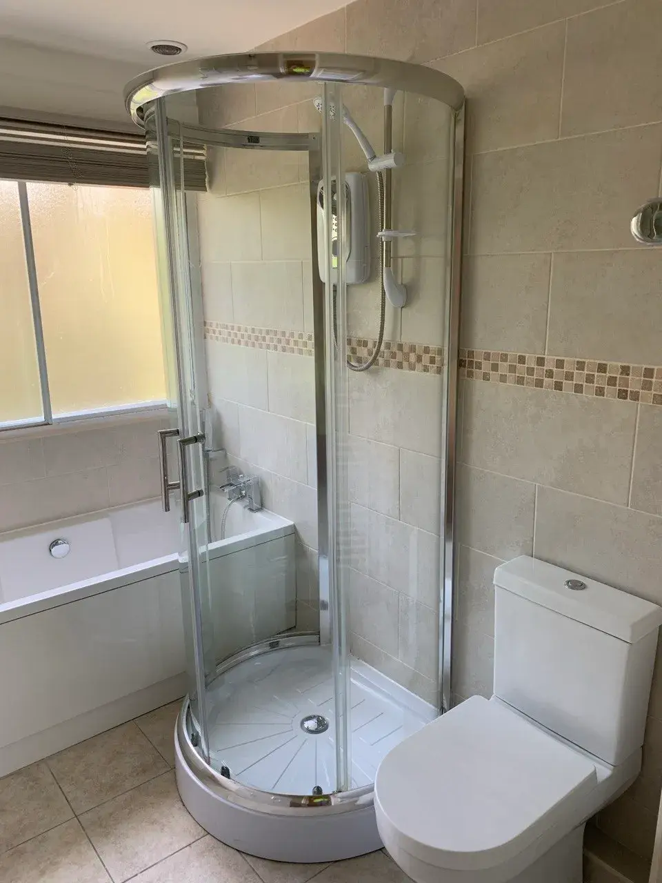 Bathroom shower before an end of tenancy clean