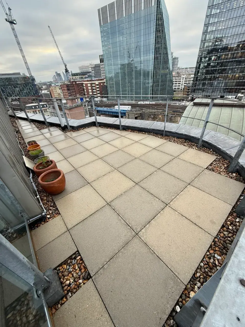 Terrace paving restored after a pressure wash